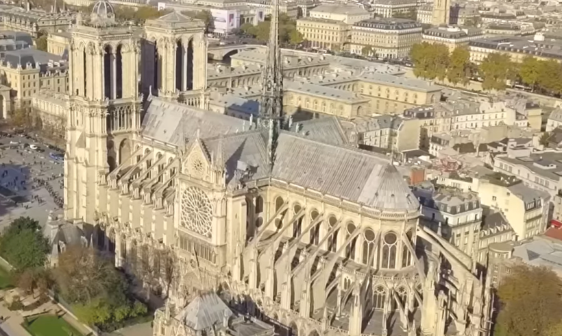 Les racines de Notre-Dame de Paris, un film sur l’histoire de la restitution à l’identique de la charpente Les racines de Notre-Dame de Paris, un film sur l’histoire de la restitution à l’identique de la charpente