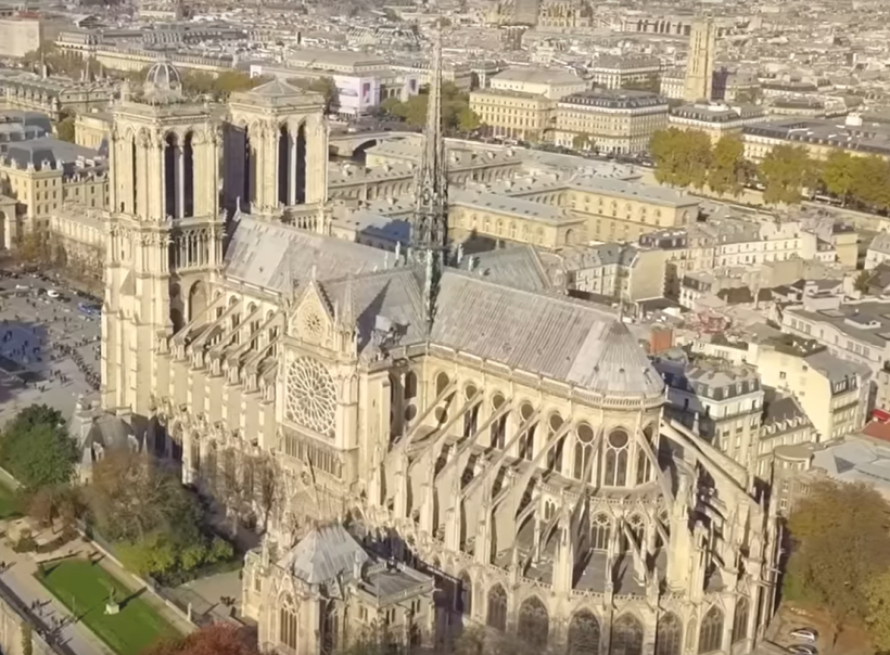 Les racines de Notre-Dame de Paris, un film sur l’histoire de la restitution à l’identique de la charpente